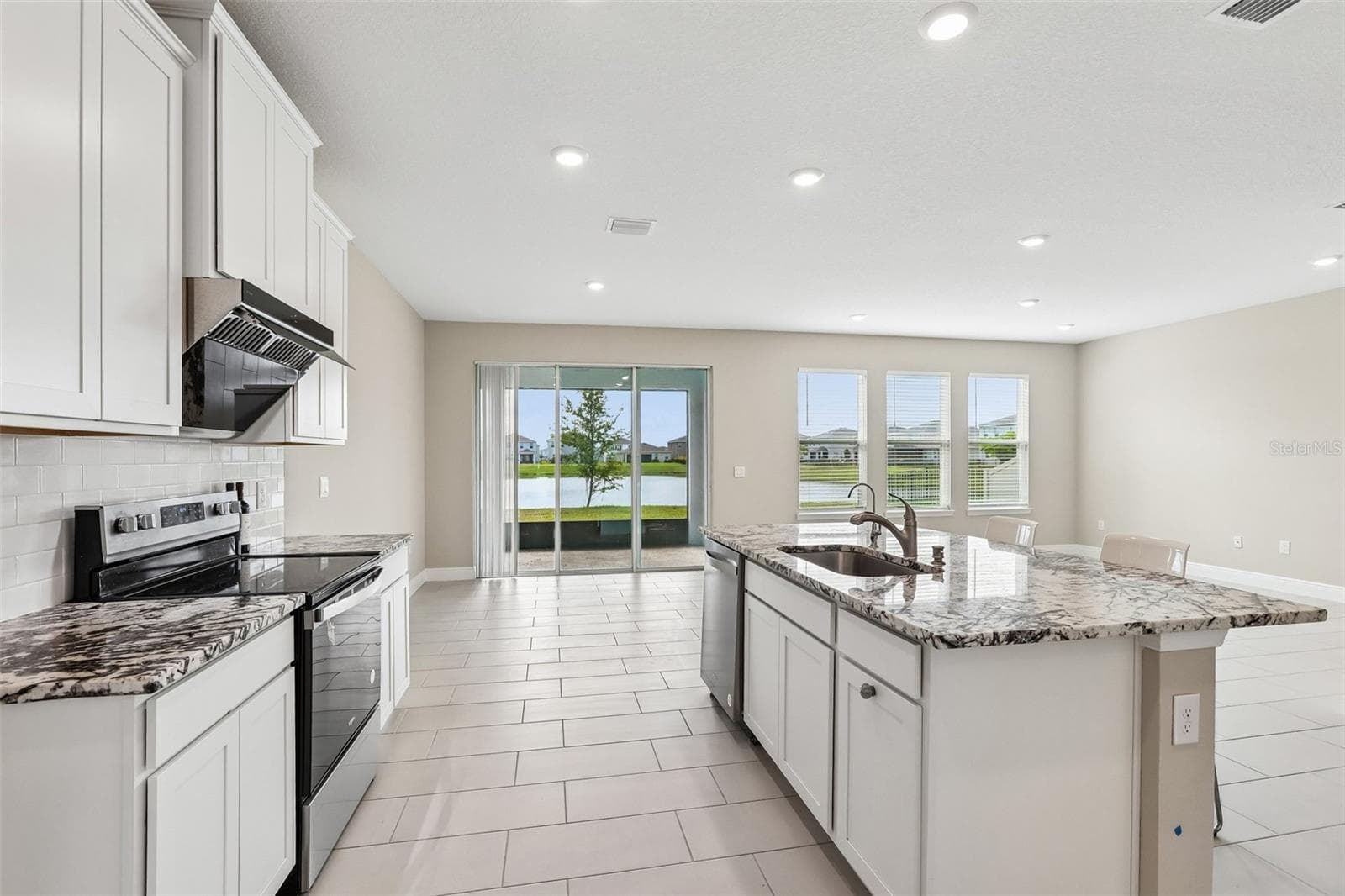 Single Family Residence at 327 MANGROVE MANOR DR, APOLLO BEACH, photo 6 of 30