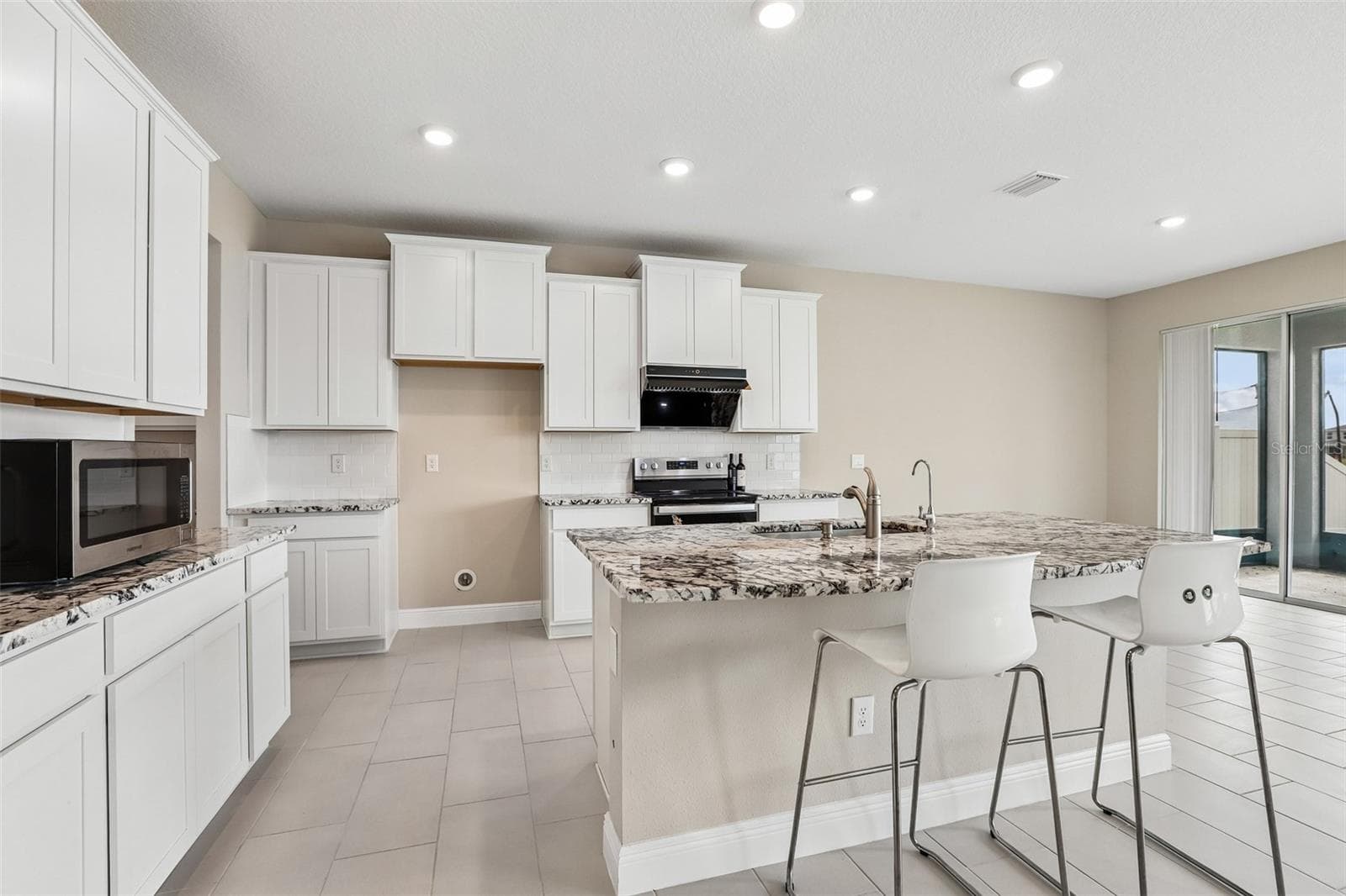 Single Family Residence at 327 MANGROVE MANOR DR, APOLLO BEACH, photo 7 of 30