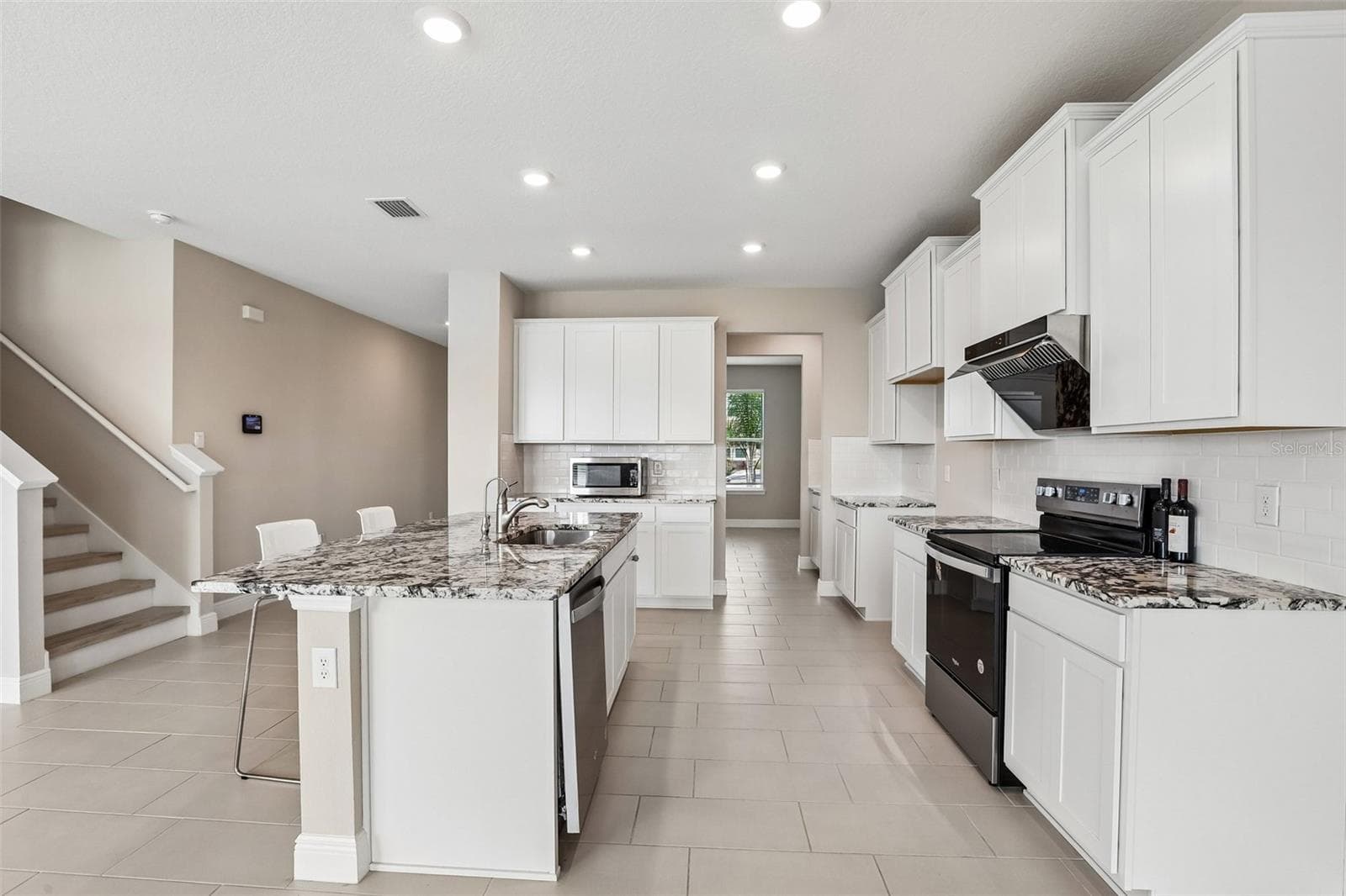 Single Family Residence at 327 MANGROVE MANOR DR, APOLLO BEACH, photo 8 of 30