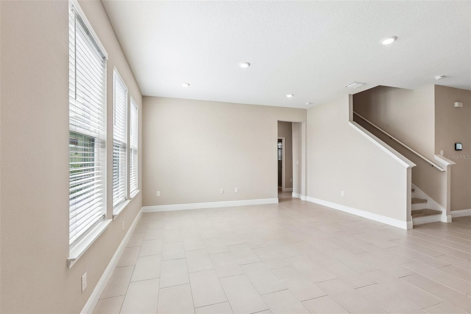 Single Family Residence at 327 MANGROVE MANOR DR, APOLLO BEACH, photo 9 of 30
