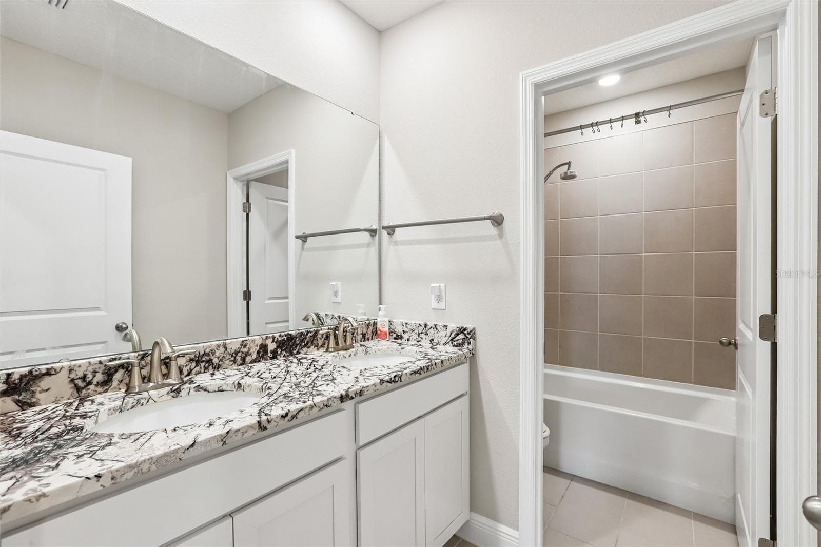 Single Family Residence at 327 MANGROVE MANOR DR, APOLLO BEACH, photo 21 of 30