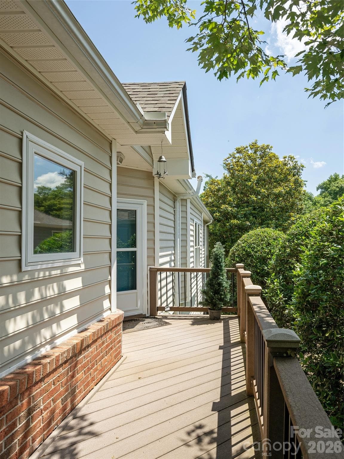 Single Family Residence at Hendersonville, photo 2 of 33