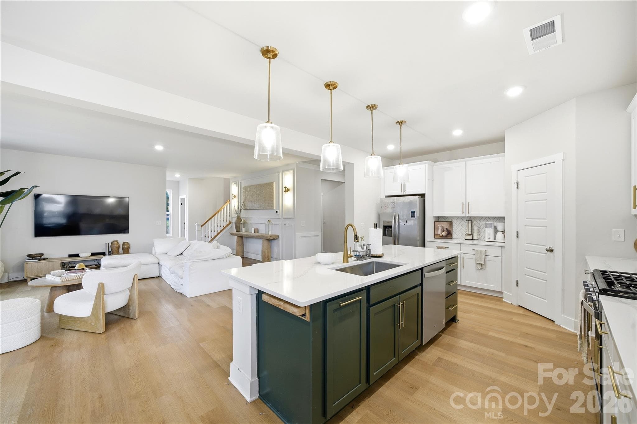 Single Family Residence at 14106 Belmont Greene Drive, Charlotte, photo 2 of 30