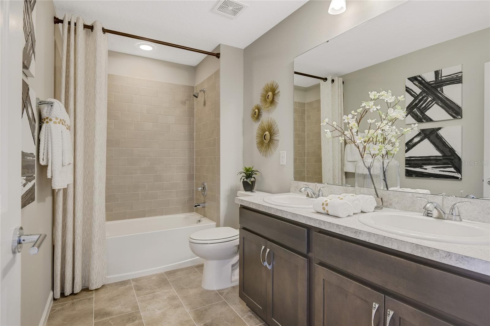 Single Family Residence at 10113 TURNBERRY LN, LEESBURG, photo 15 of 20