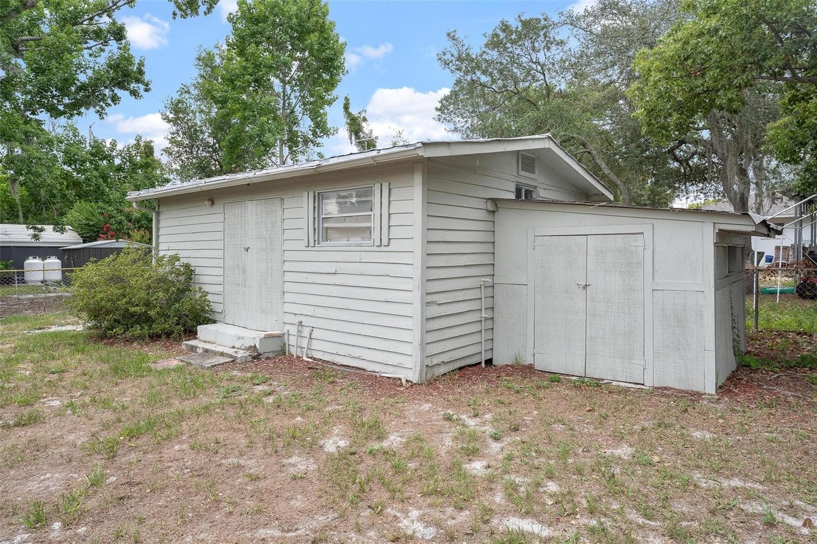 Detached Workshop great for Handyman! - 35904 DAWN DR, LEESBURG