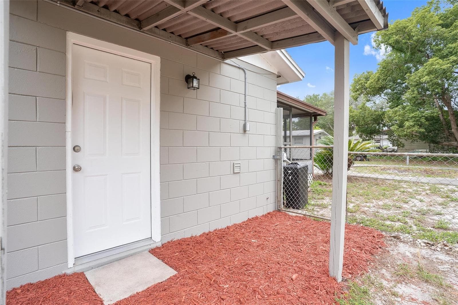 Quick access from exterior Side Door! From Garage - 35904 DAWN DR, LEESBURG