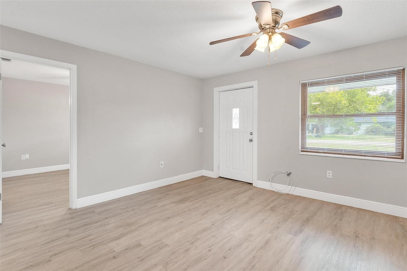 Bright, spacious Living Room - 35904 DAWN DR, LEESBURG