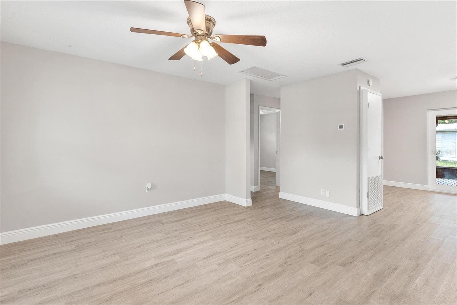 Open Living Room, great for Entertaining - 35904 DAWN DR, LEESBURG