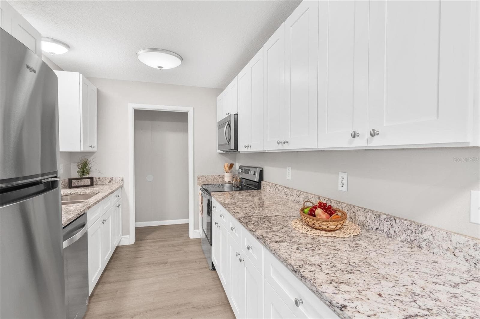 Plenty of Storage with closet pantry and Counter Space...Yay! - 35904 DAWN DR, LEESBURG