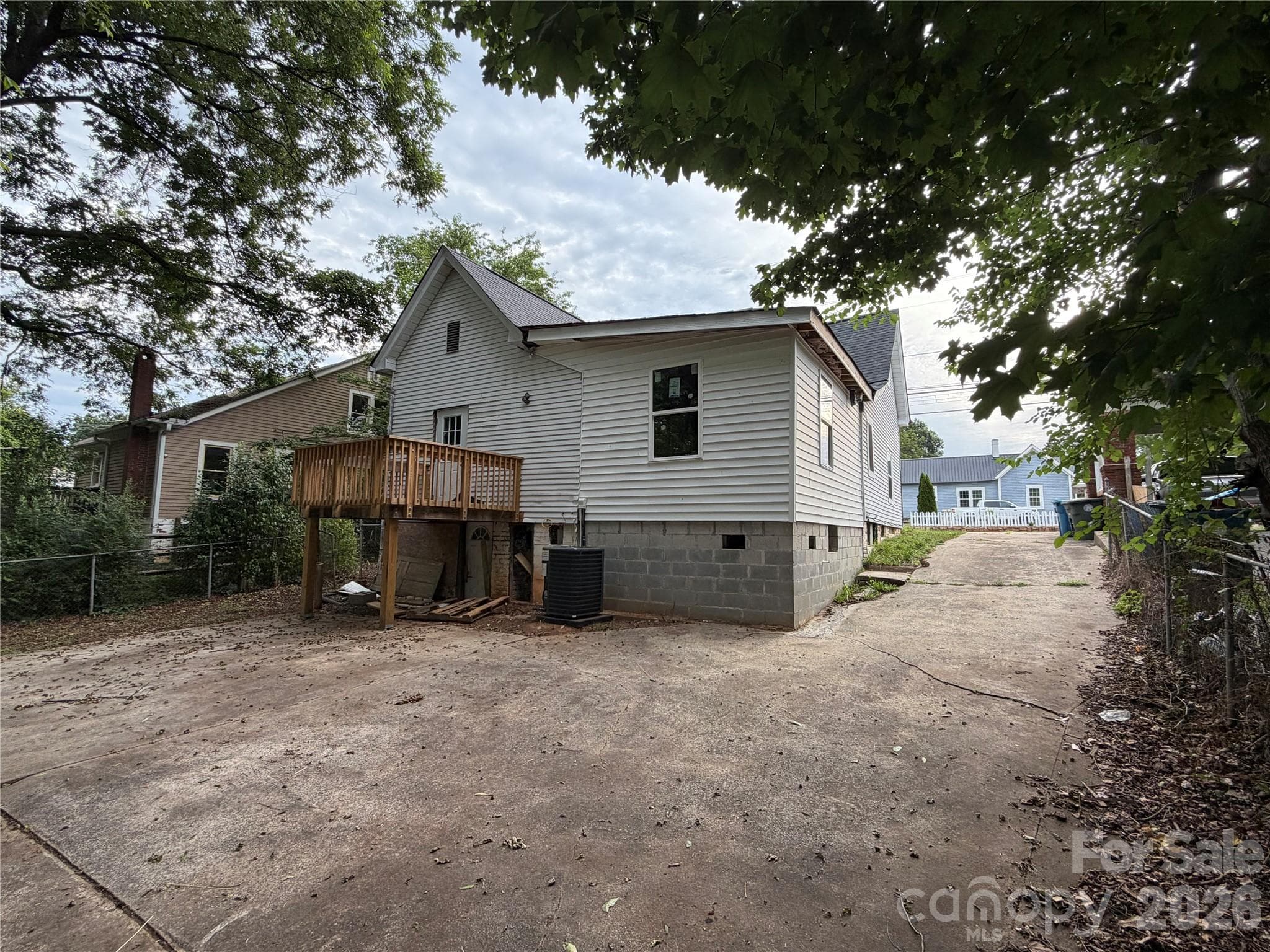 Single Family Residence at 305 W Harrison Street, Salisbury, photo 6 of 30