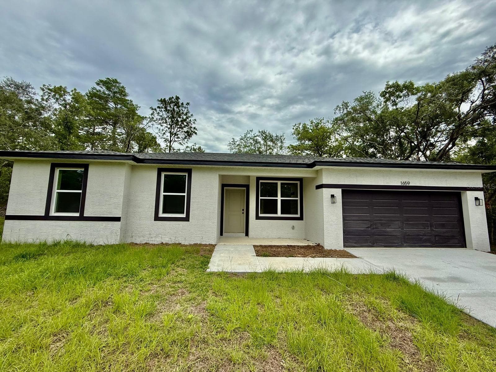 1659 W BELEN DR