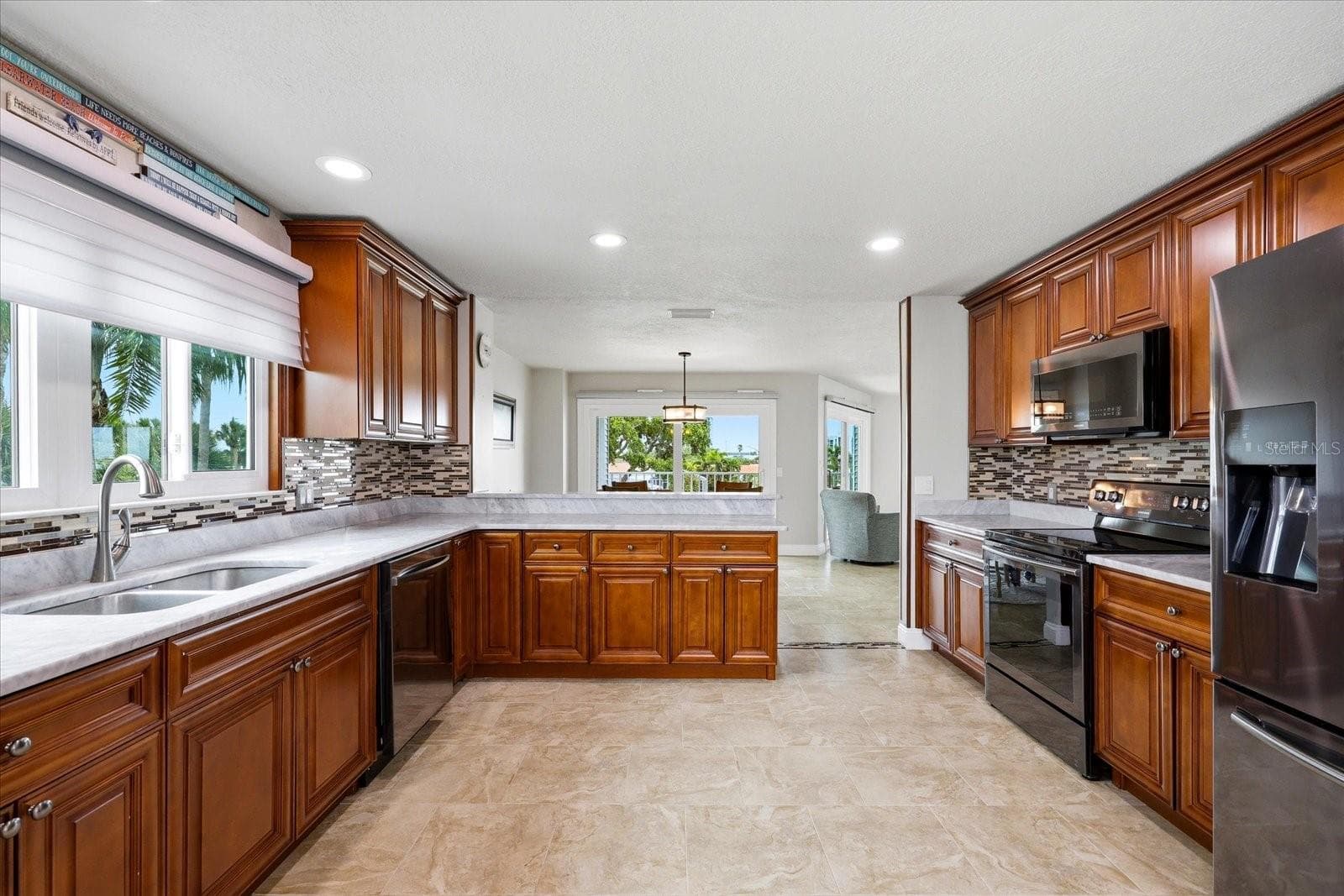 Gorgeously updated kitchen - 610 ISLAND WAY #201, CLEARWATER BEACH