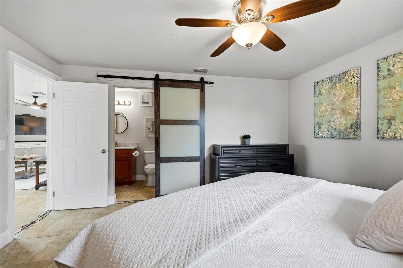 Guest Retreat with En-Suite Bathroom - 610 ISLAND WAY #201, CLEARWATER BEACH