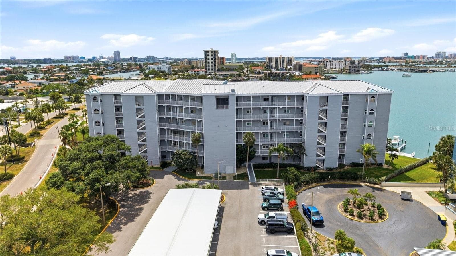 610 ISLAND WAY #201