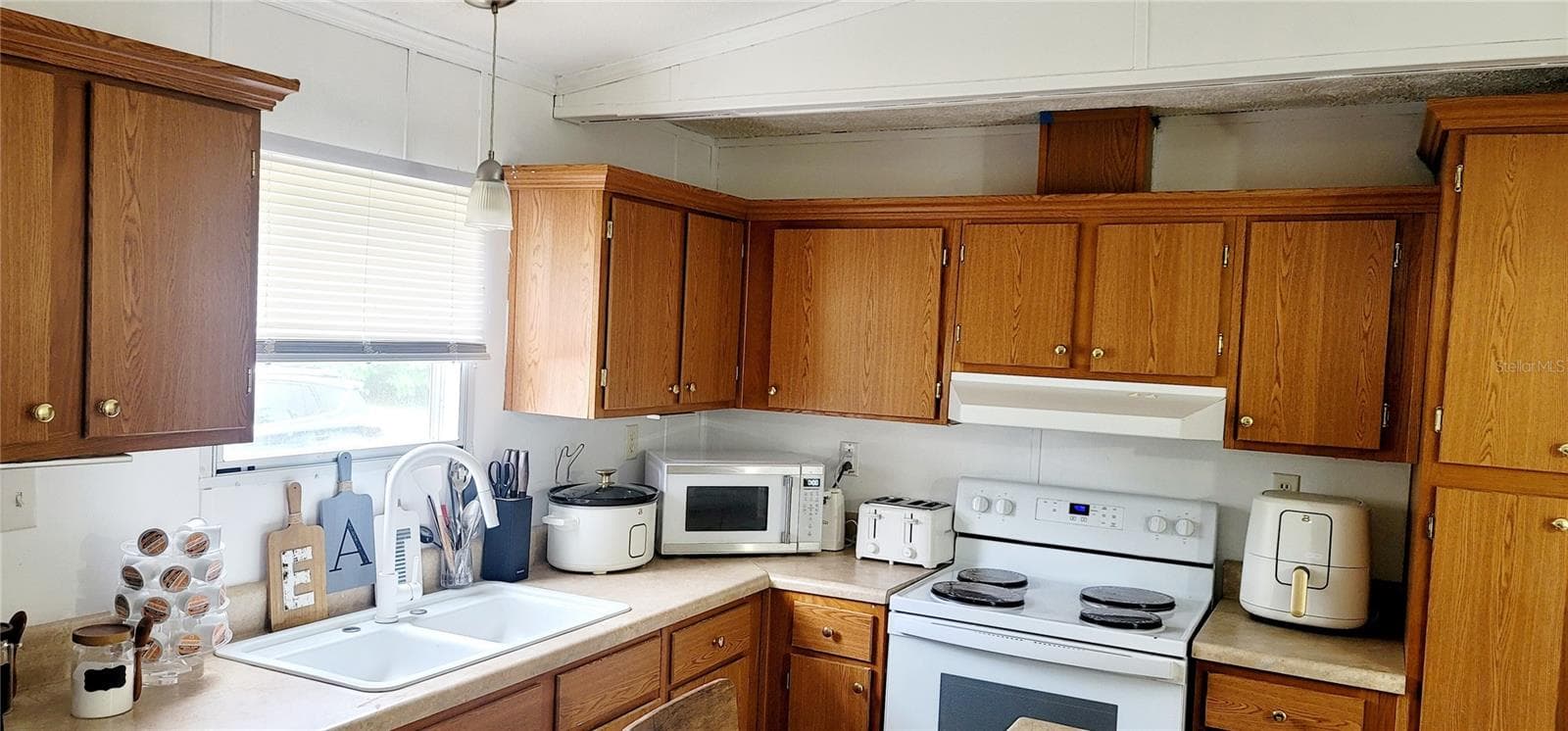 Manufactured Home at 4030 NE 212TH TER, WILLISTON, photo 10 of 41