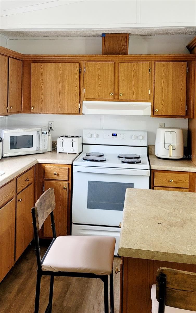 Manufactured Home at 4030 NE 212TH TER, WILLISTON, photo 12 of 41