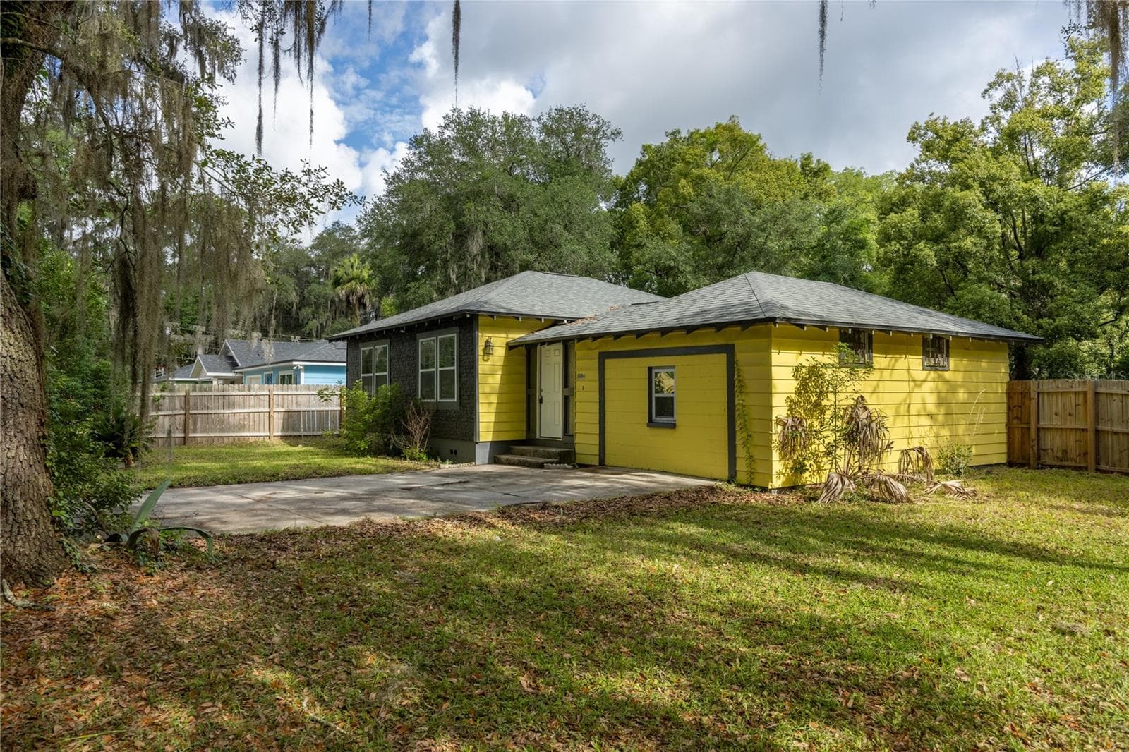 Single Family Residence at 1334 NE 1ST AVE, GAINESVILLE, photo 2 of 18