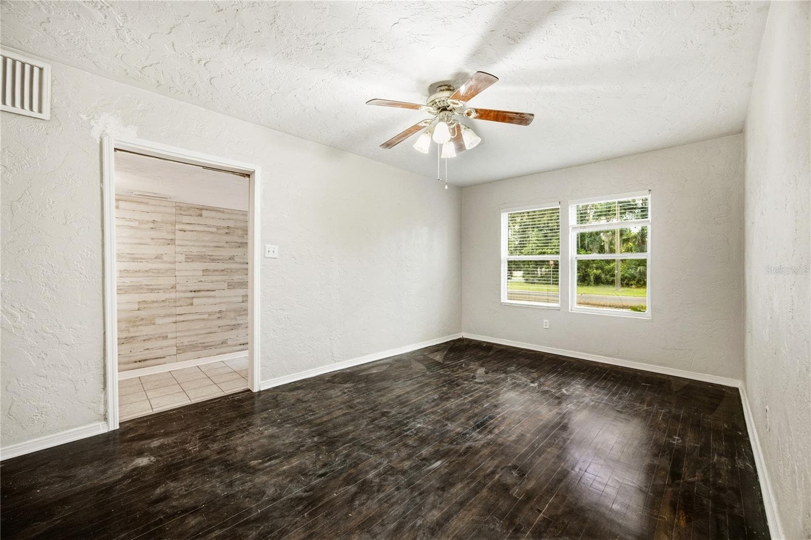 Single Family Residence at 1334 NE 1ST AVE, GAINESVILLE, photo 6 of 18