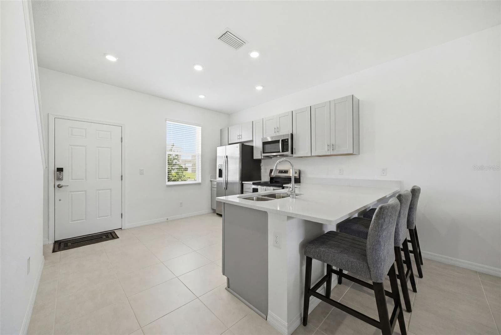 Townhouse at 16570 SAN NICOLA PL, BRADENTON, photo 3 of 29