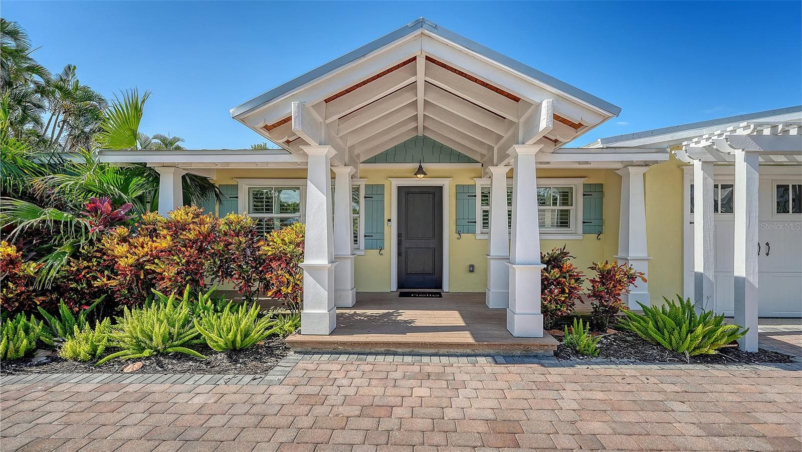 Single Family Residence at 602 BUTTONWOOD DR, LONGBOAT KEY, photo 2 of 61