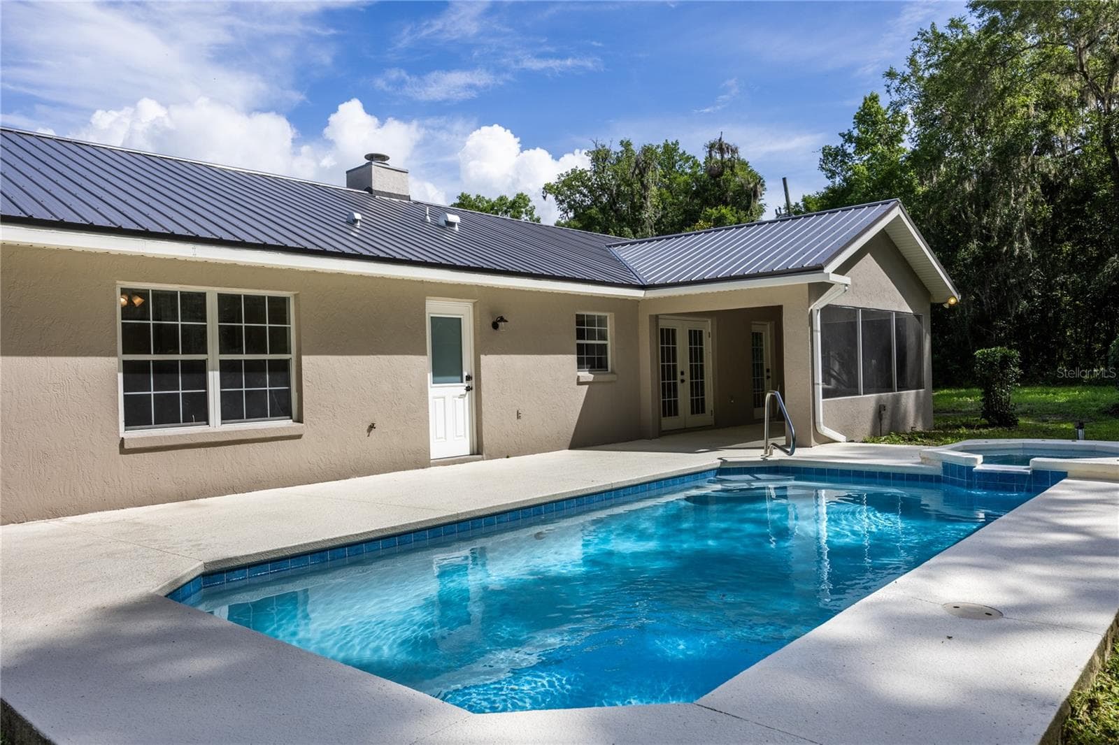 New Pool - 14810 NW 185 ST, WILLISTON