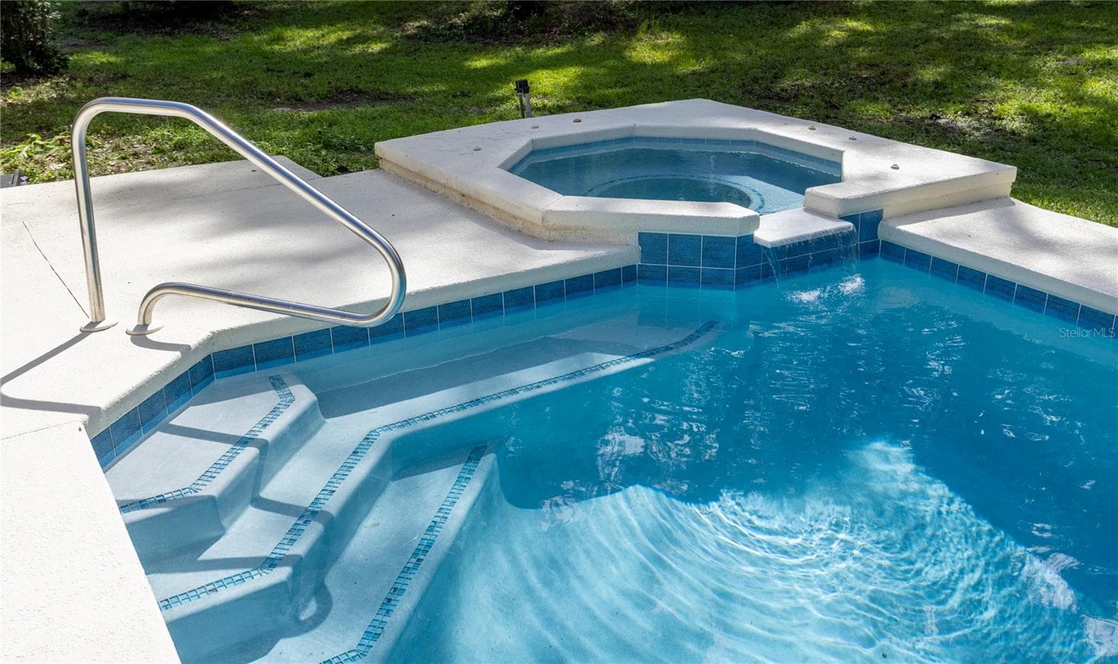 New Heated Spa with Waterfall Feature - 14810 NW 185 ST, WILLISTON