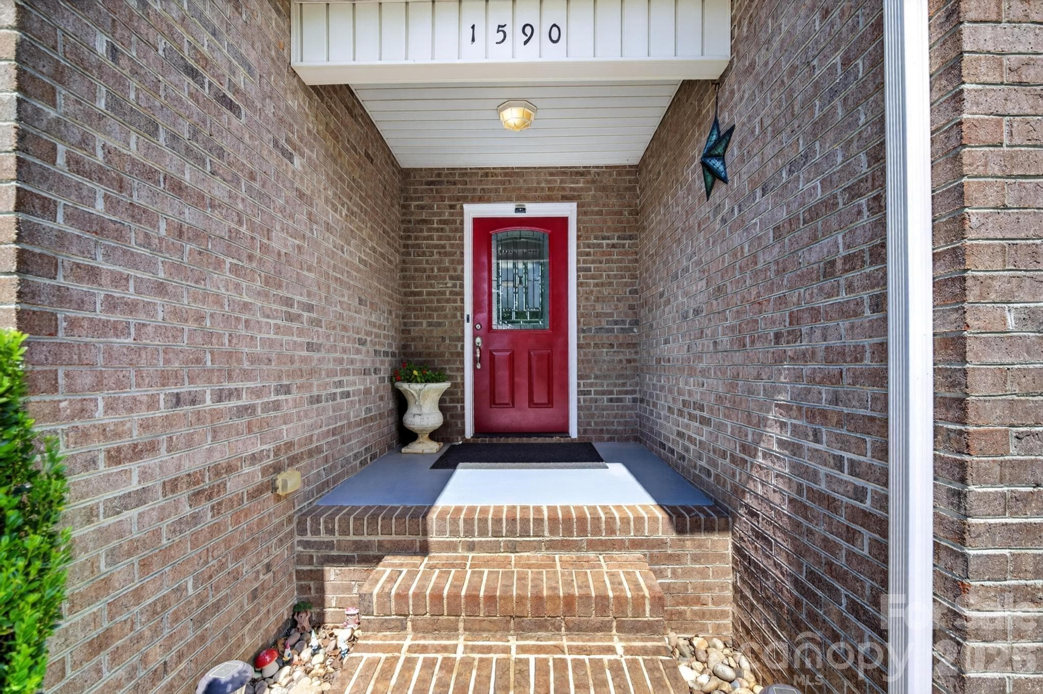 Single Family Residence at 1590 Mayfair Drive, Conover, photo 5 of 42