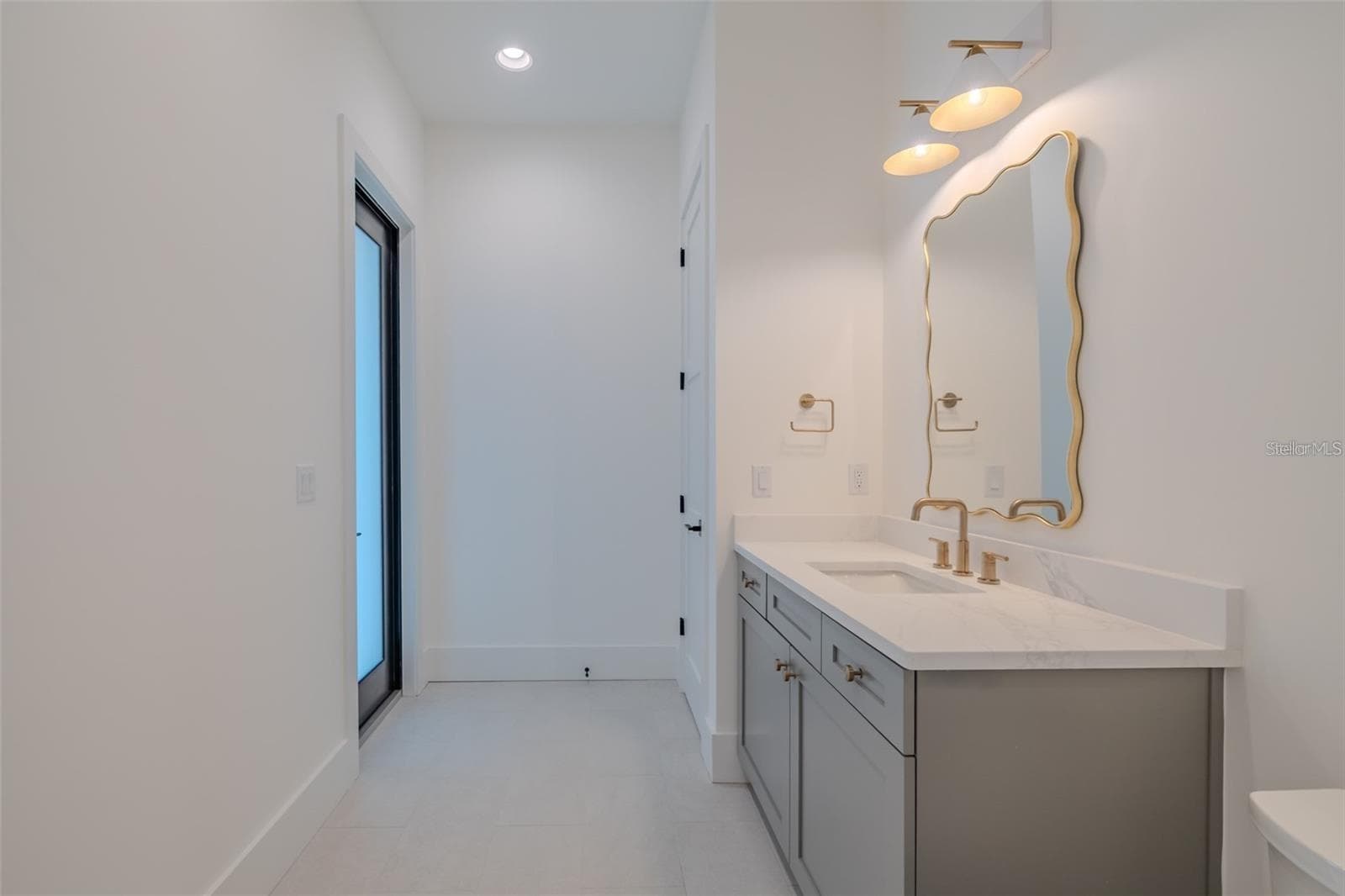 guest bath/pool bath - 4608 W EL PRADO BLVD, TAMPA