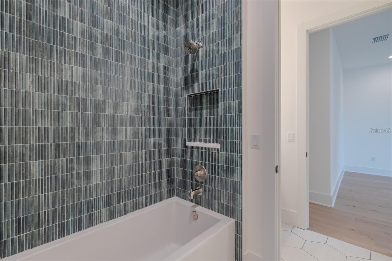 Jack n Jill Tub/Shower - 4608 W EL PRADO BLVD, TAMPA