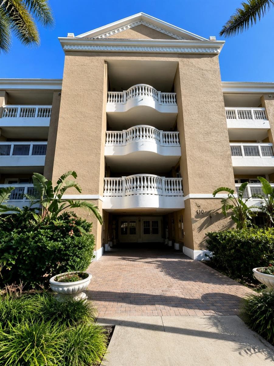 7612 CABANA CT #101