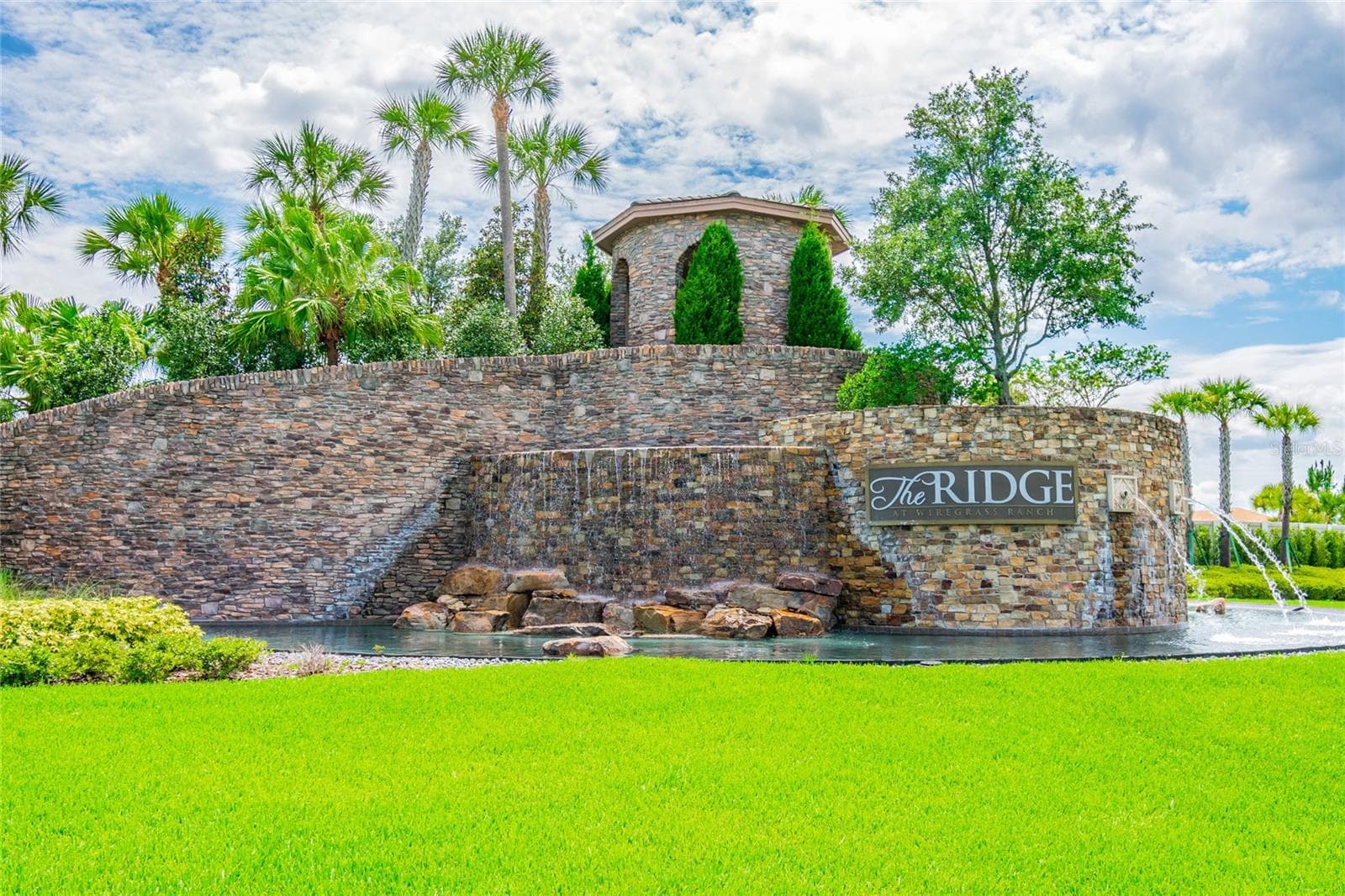 Community Entrance - 30229 SOUTHERNWOOD CT, WESLEY CHAPEL