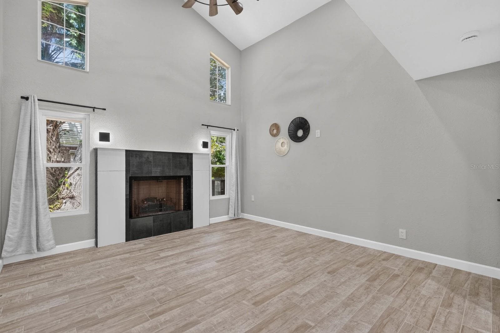 Living Room - 1510 N BEACH ST, ORMOND BEACH