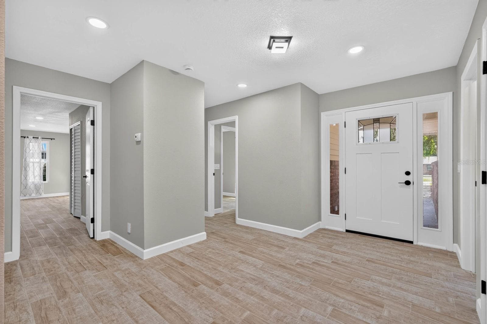 Front foyer - 1510 N BEACH ST, ORMOND BEACH