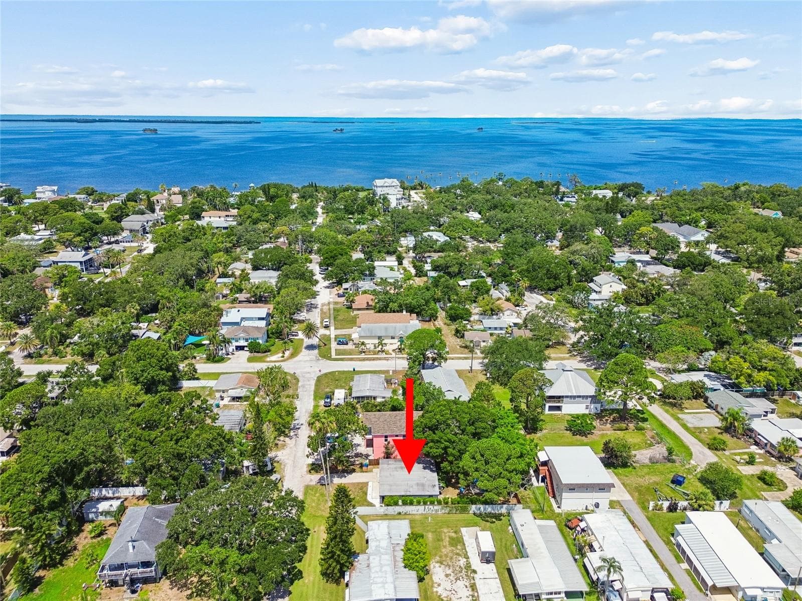 Located 3 blocks from the community waterfront park and pier - 314 INDIANA AVE, CRYSTAL BEACH