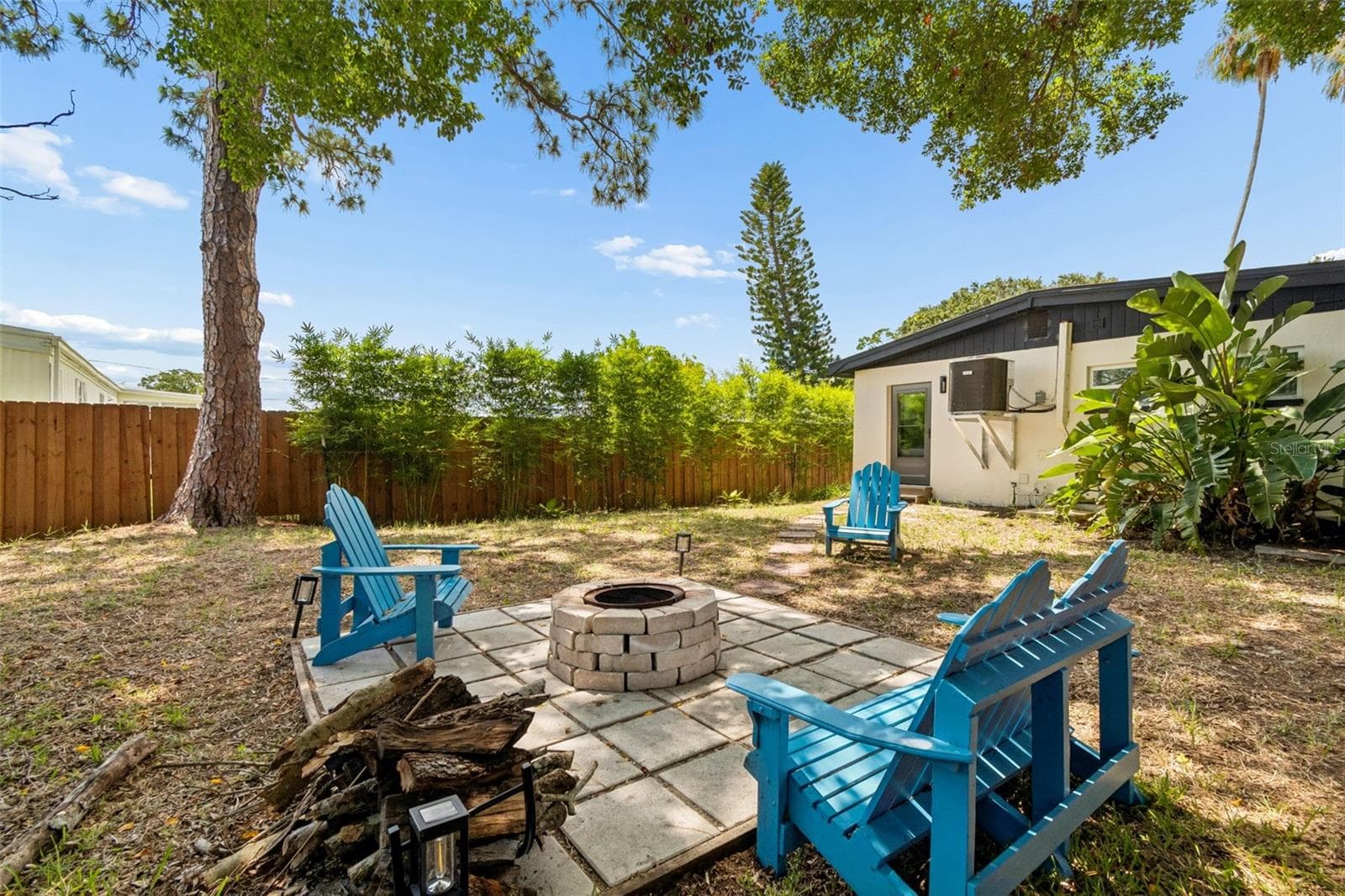 Spacious backyard - 314 INDIANA AVE, CRYSTAL BEACH