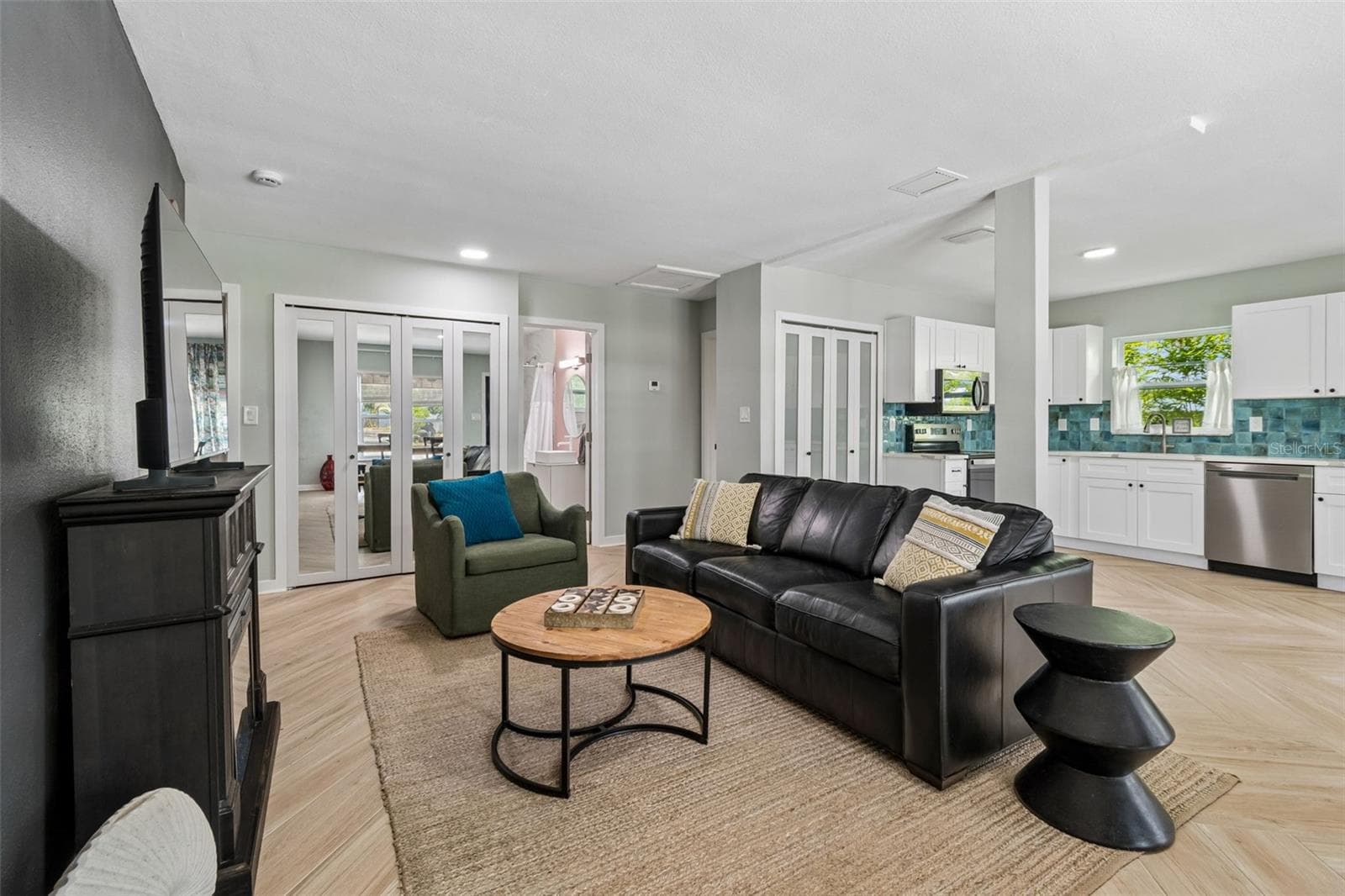 Great room with a double door inside laundry closet in the hall - 314 INDIANA AVE, CRYSTAL BEACH