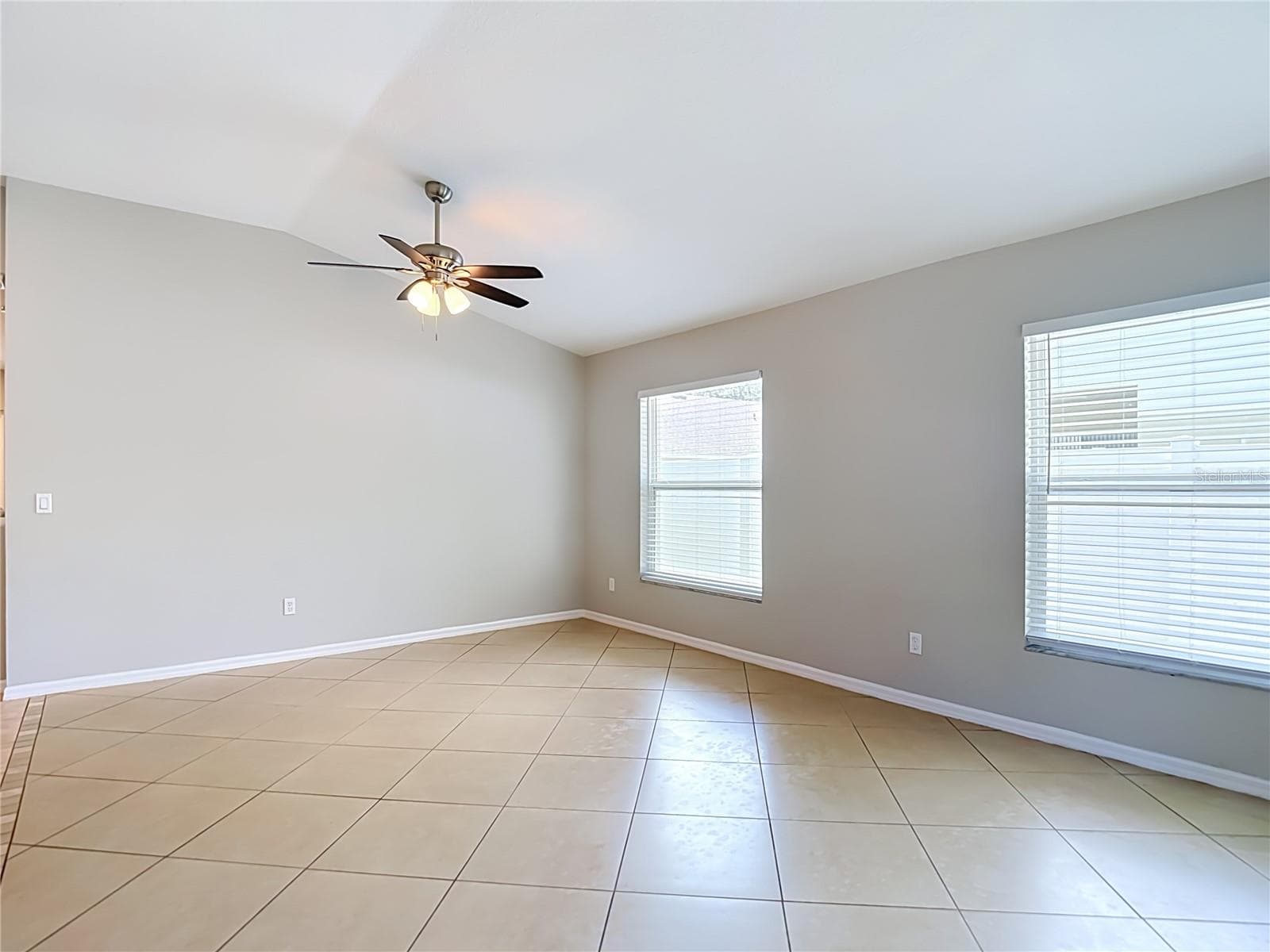 Single Family Residence at 805 LESA GLEN PL, BRANDON, photo 13 of 64