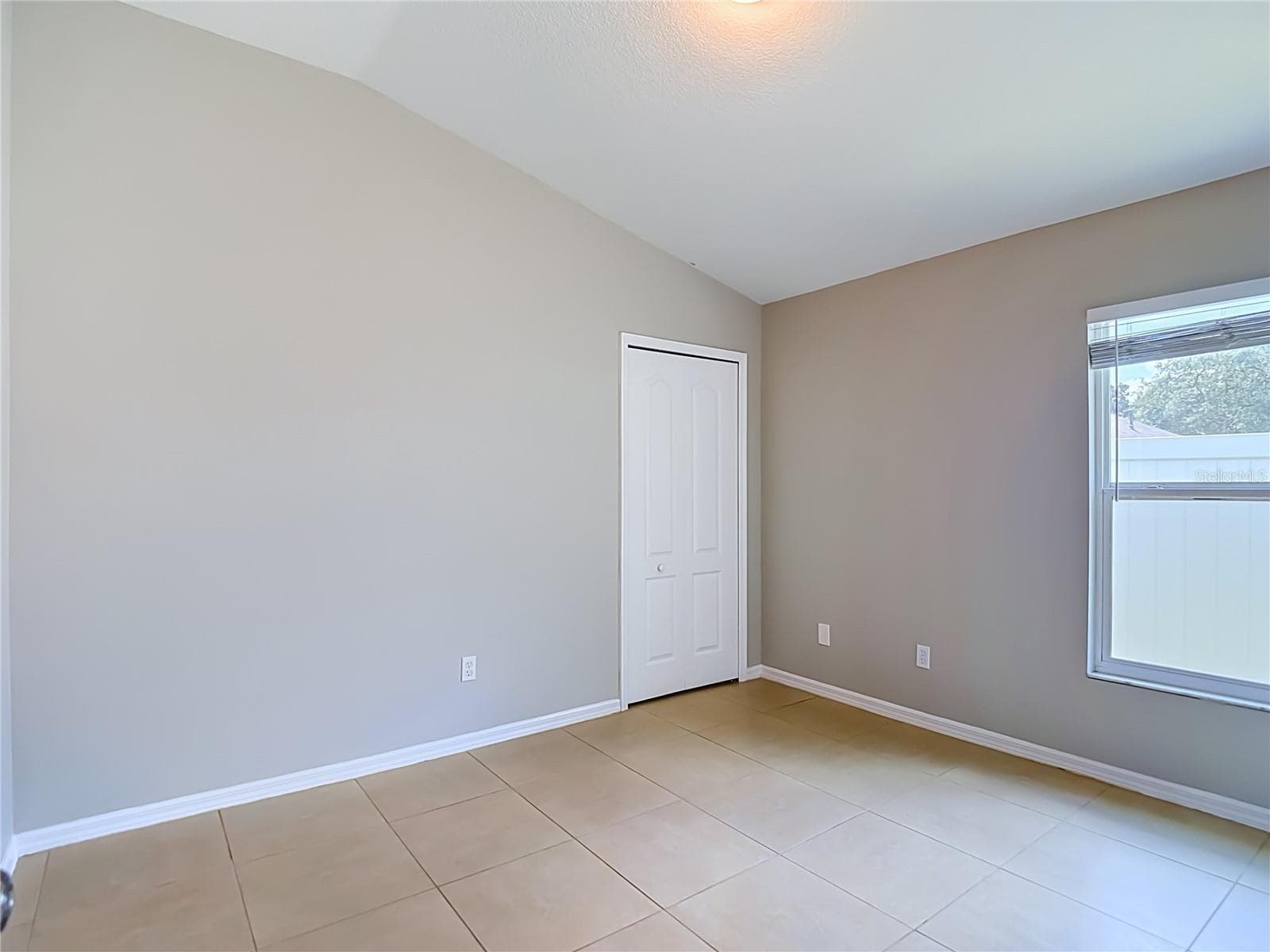 Single Family Residence at 805 LESA GLEN PL, BRANDON, photo 31 of 64