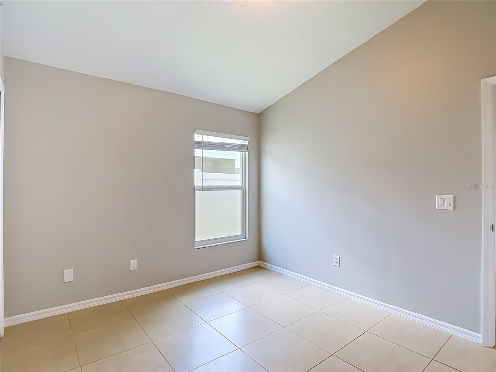 Single Family Residence at 805 LESA GLEN PL, BRANDON, photo 32 of 64