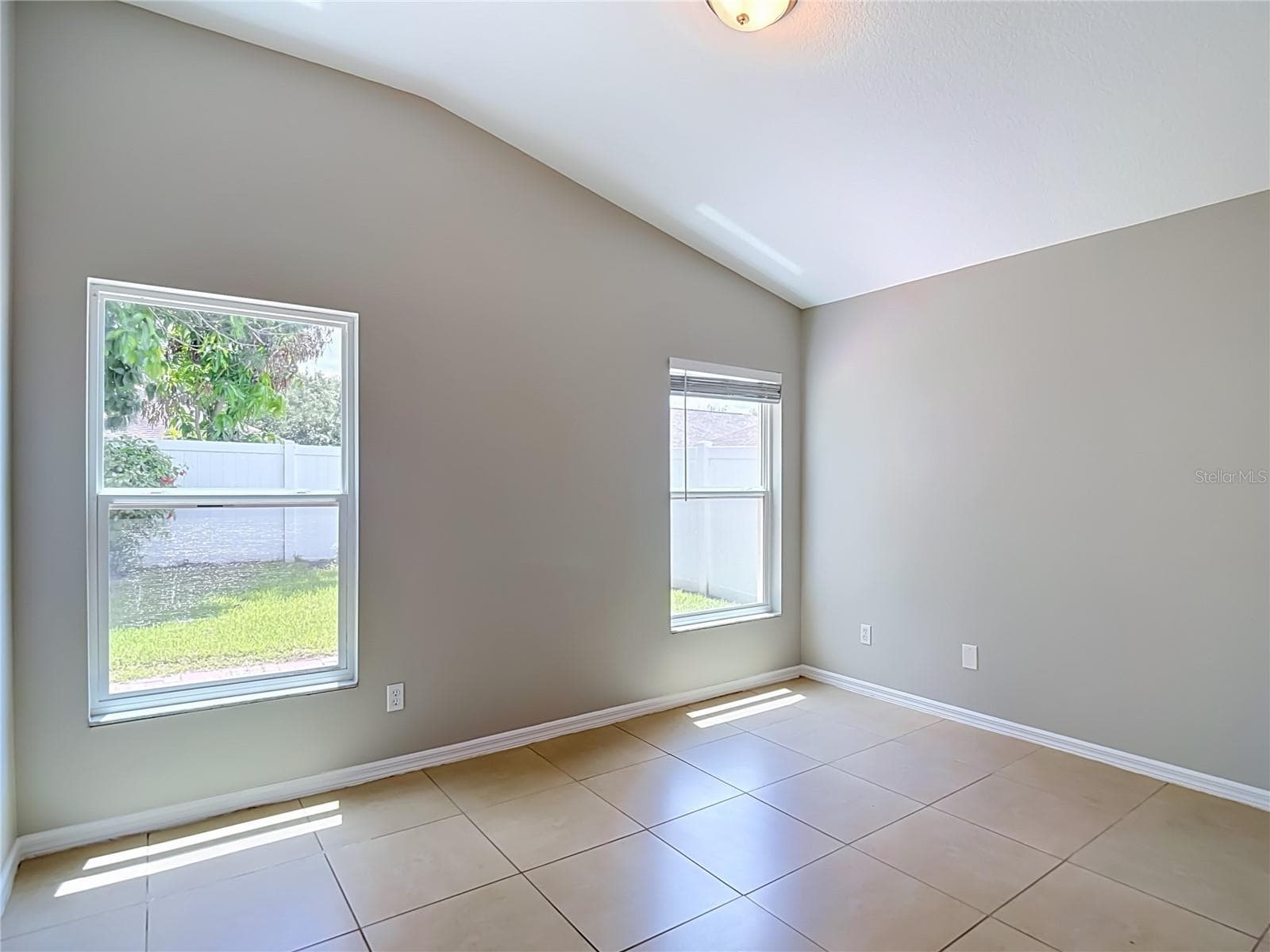 Single Family Residence at 805 LESA GLEN PL, BRANDON, photo 37 of 64