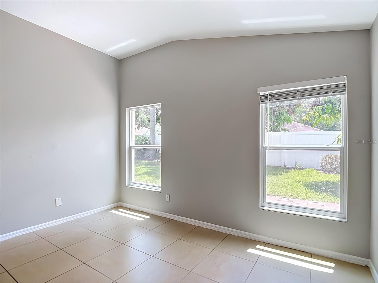 Single Family Residence at 805 LESA GLEN PL, BRANDON, photo 38 of 64