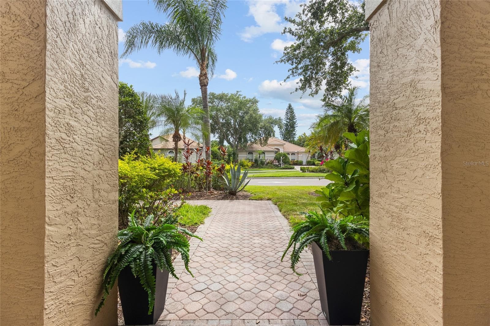 Single Family Residence at 7627 DESERT INN WAY, LAKEWOOD RANCH, photo 4 of 66