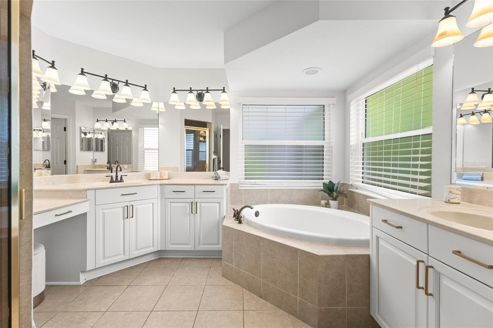 Single Family Residence at 7627 DESERT INN WAY, LAKEWOOD RANCH, photo 25 of 66
