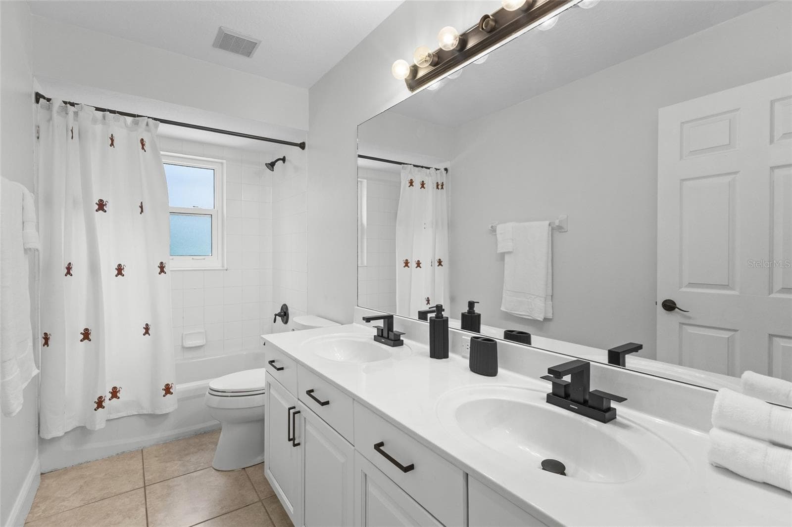 Single Family Residence at 7627 DESERT INN WAY, LAKEWOOD RANCH, photo 34 of 66