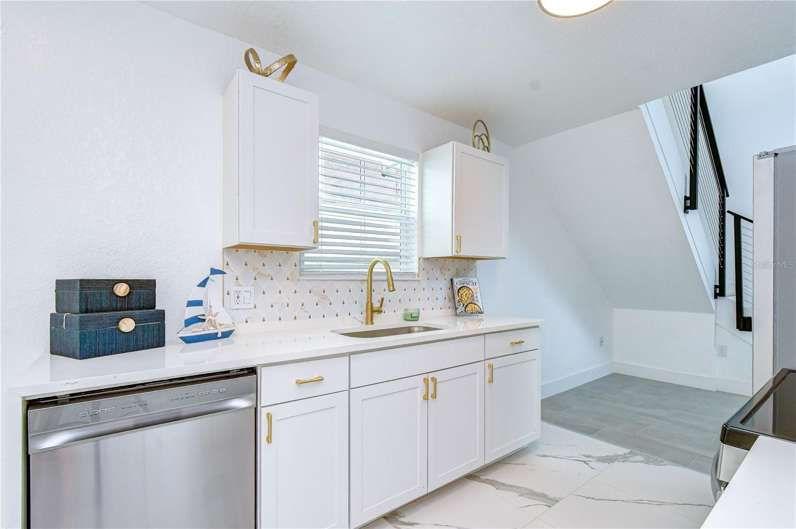 Single Family Residence at 214 8TH AVENUE DR W, BRADENTON, photo 14 of 37