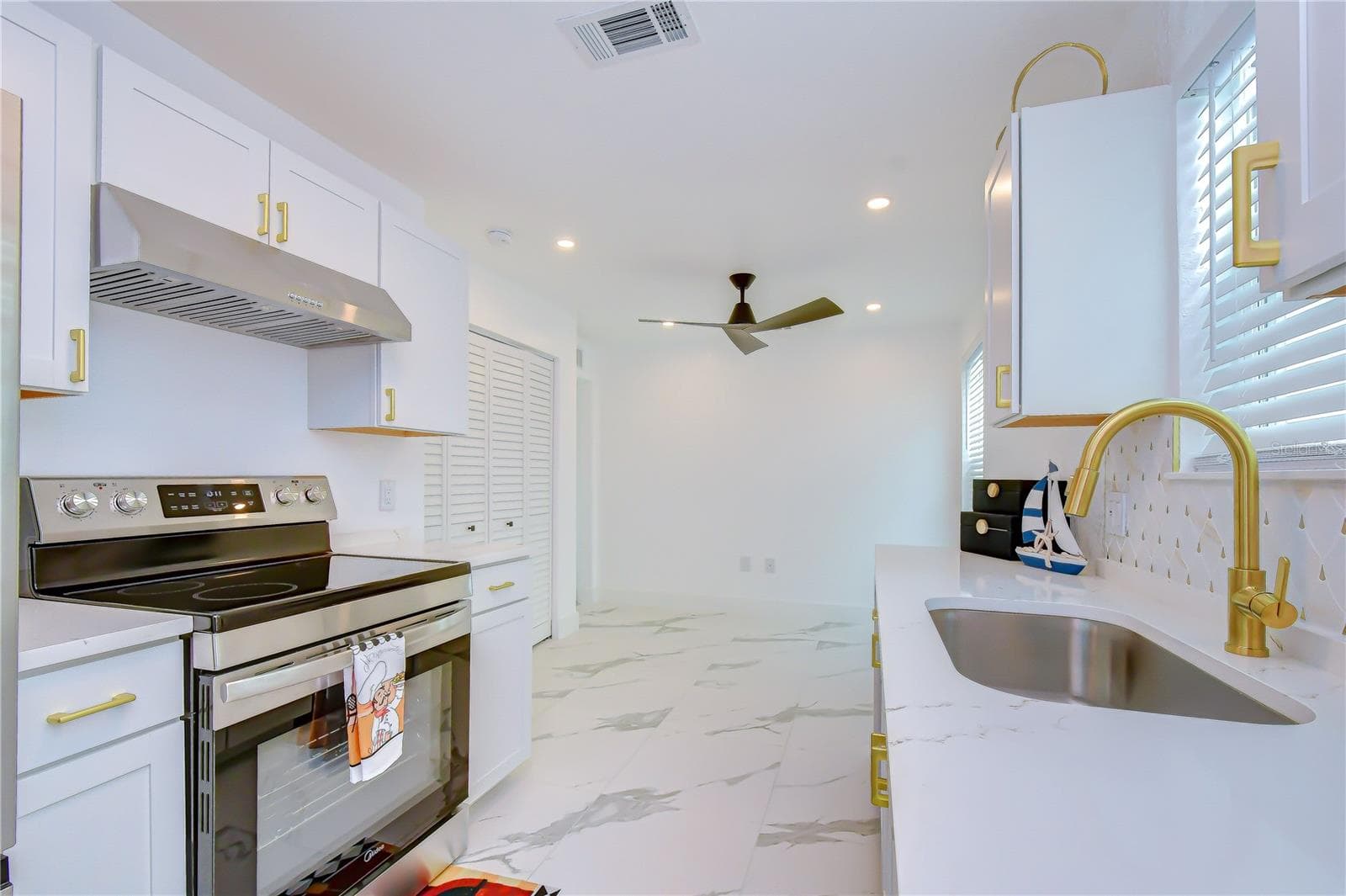 Single Family Residence at 214 8TH AVENUE DR W, BRADENTON, photo 15 of 37