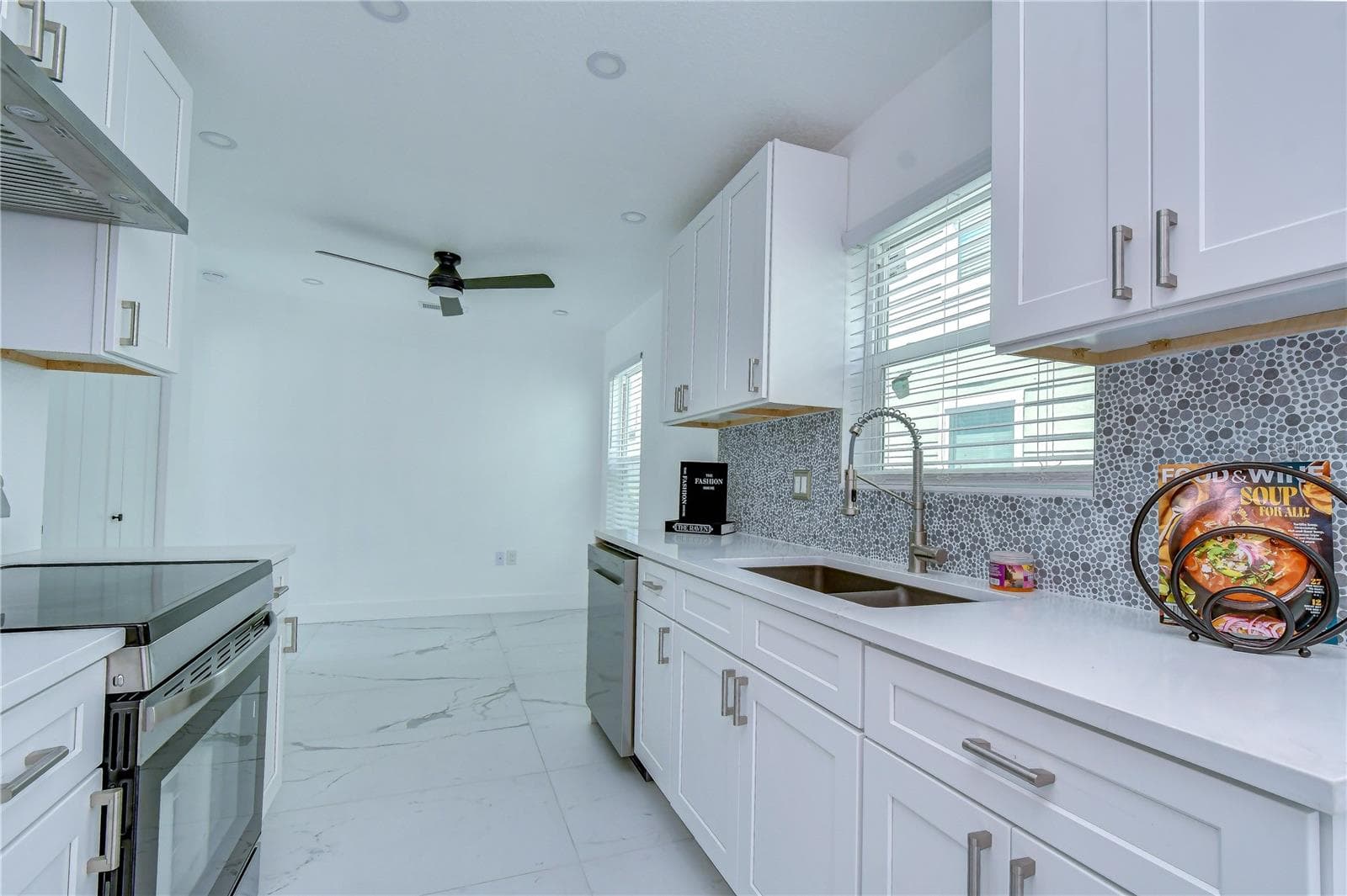 Single Family Residence at 222 8TH AVENUE DR W, BRADENTON, photo 11 of 33