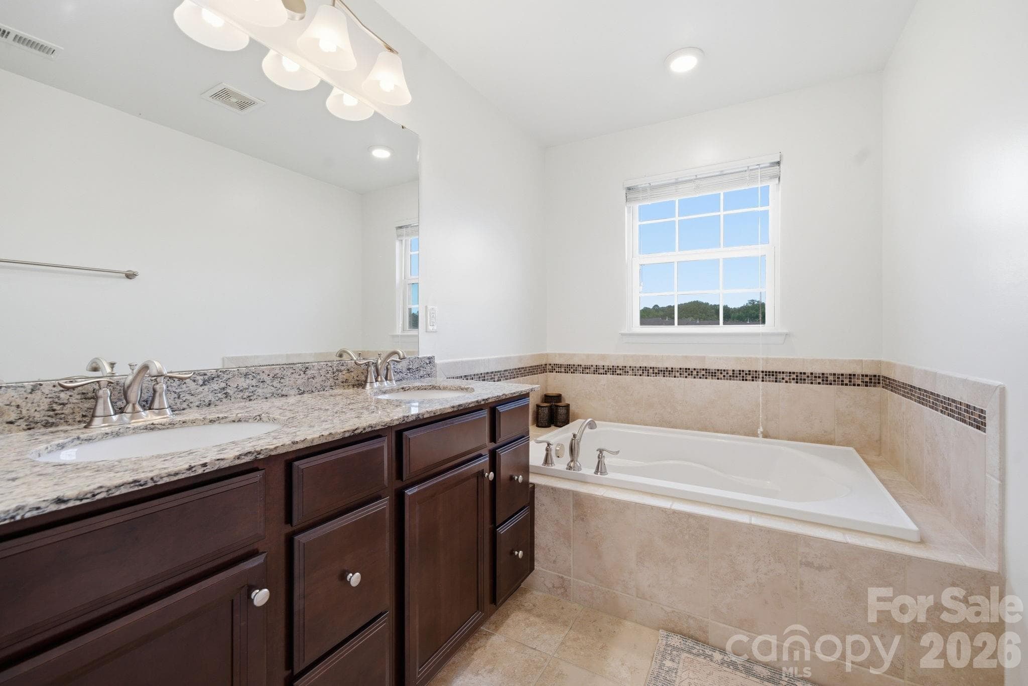 Primary En Suite - 1760 Evergreen Drive, Charlotte