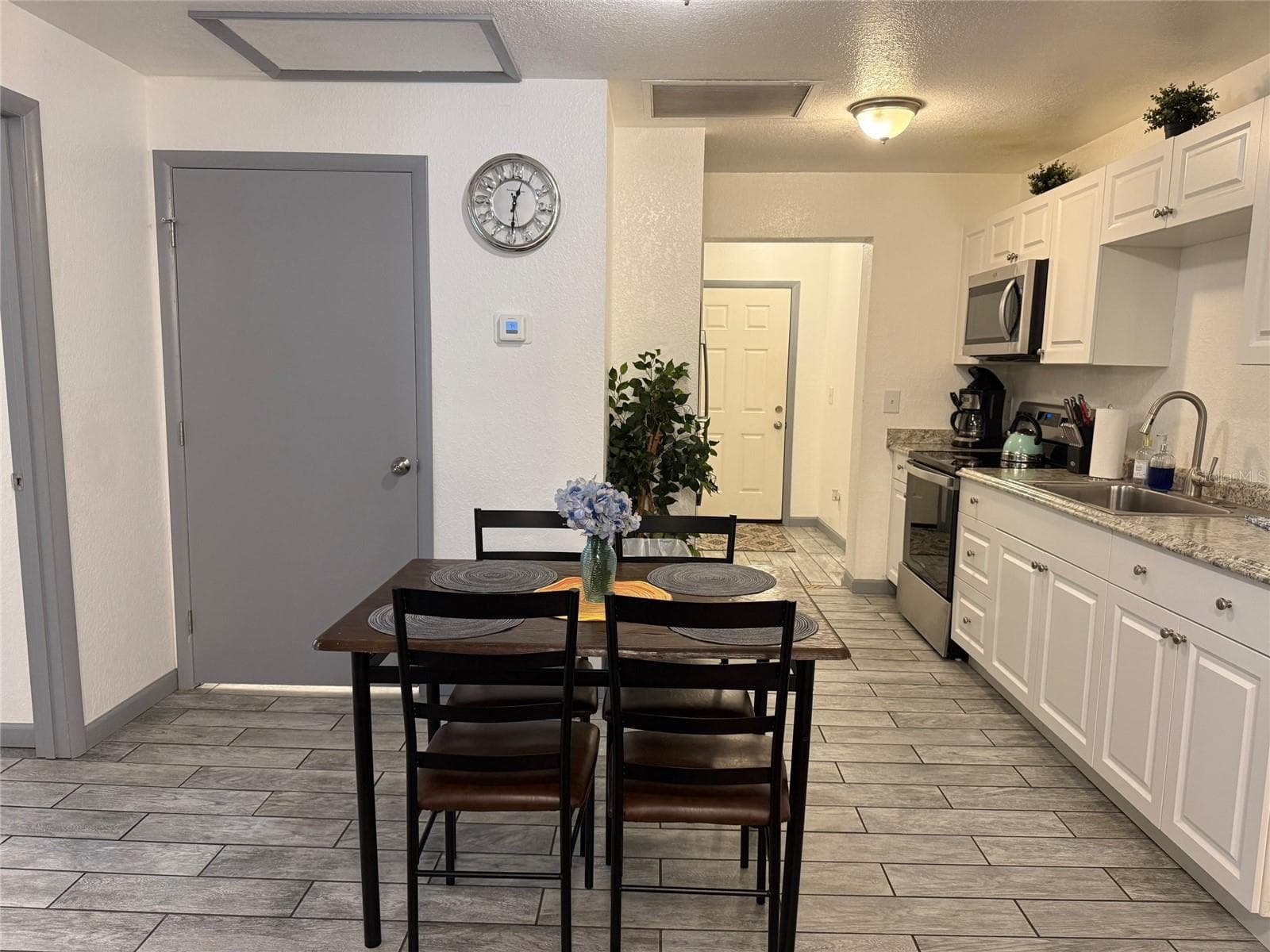 911 Wabash Dining - 907 N WABASH AVE, LAKELAND