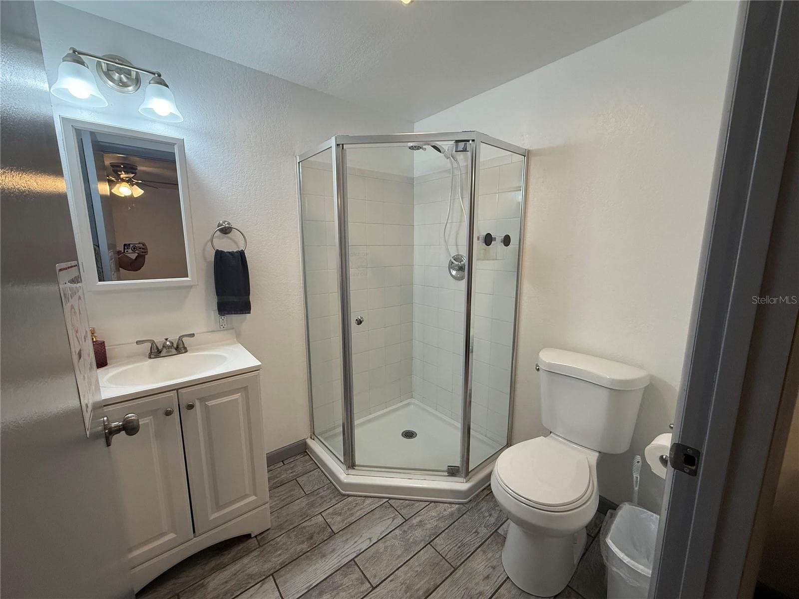 911 Wabash primary bath - 907 N WABASH AVE, LAKELAND